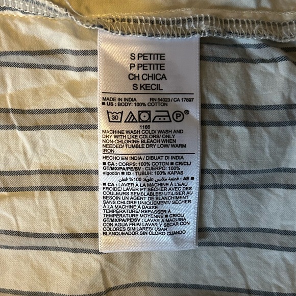 Blue and white button up small - Picture 3 of 6